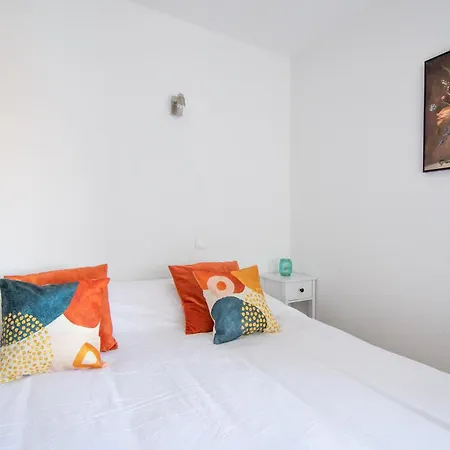 L'horizon Suspendu, Proche Château, Commerces