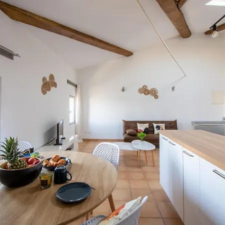 L'horizon Suspendu, Proche Château, Commerces