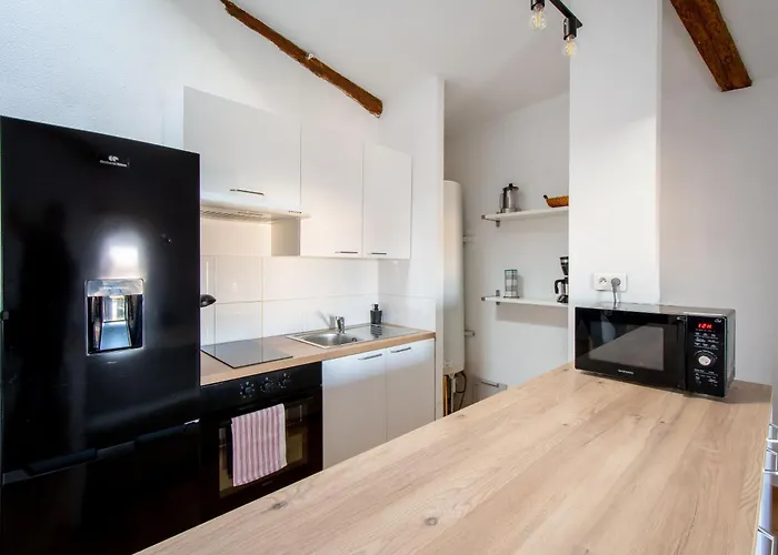 L'horizon Suspendu, Proche Chateau, Commerces